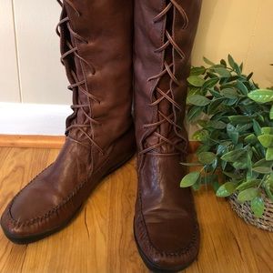 Lace-up leather boots